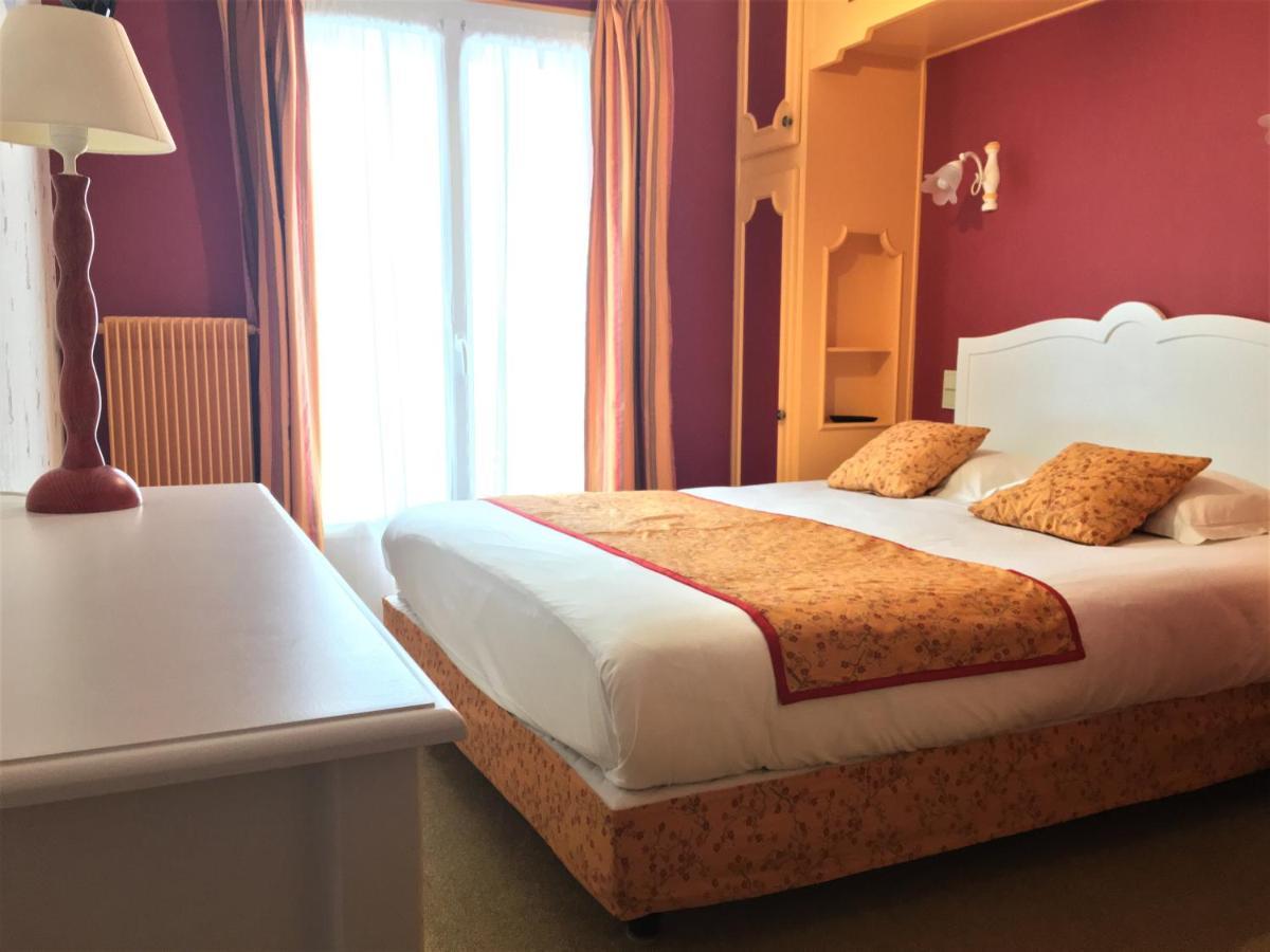Hotel Restaurant Le Grillon شامبون-سورلاك المظهر الخارجي الصورة